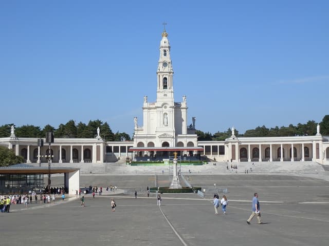 Porto Tour Tour de día completo por Fátima y Coimbra. 