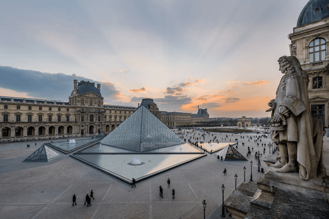Paris Tour Tour privado en portugués con un amigo local en París
