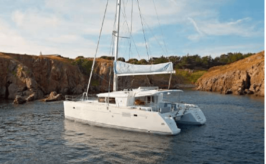 Thera Tour Paseo en velero alrededor del volcán en Santorini