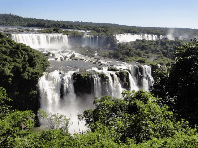 Foz do Iguaçu Tour Combo: Transfer de ida e volta do aeroporto para hotéis em Foz do Iguaçu + Cataratas brasileiras