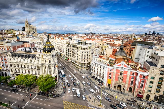 Madri Tour Combo privativo: Transfer IN + OUT + Tour TukTuk (120min)