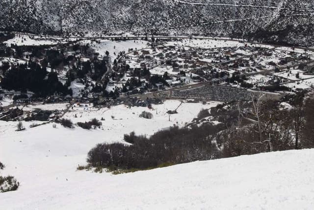 San Carlos de Bariloche Tour Group Ski or Snowboard Lesson with Equipment in Cerro Catedral