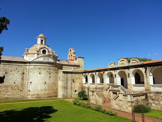 Córdoba Ticket Alta Gracia Histórica: Legado Jesuíta e Traços de Che, em Espanhol