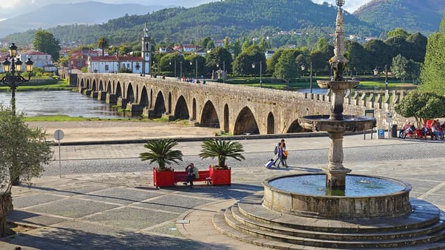 Porto Tour Passeio pelo Minho: cidades históricas, doçaria conventual, vinhos e gastronomia em Ponte de Lima