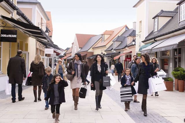 Paris Tour Compras na Vila La Vallée