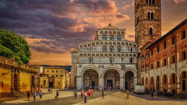 Lucca Tour Lucca: Recorrido a pie gastronómico y turístico por la ciudad medieval