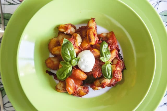 Naples Tour Comparte tu pasión por la pasta: Clase de pasta y tiramisú para grupos pequeños en casa de un local en Nápoles