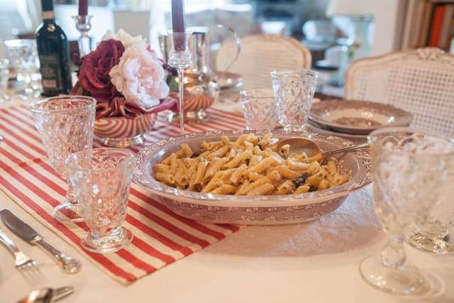Lucca Tour Comparte tu pasión por la pasta: Clase de pasta y tiramisú para grupos pequeños en casa de un lugareño en Lucca