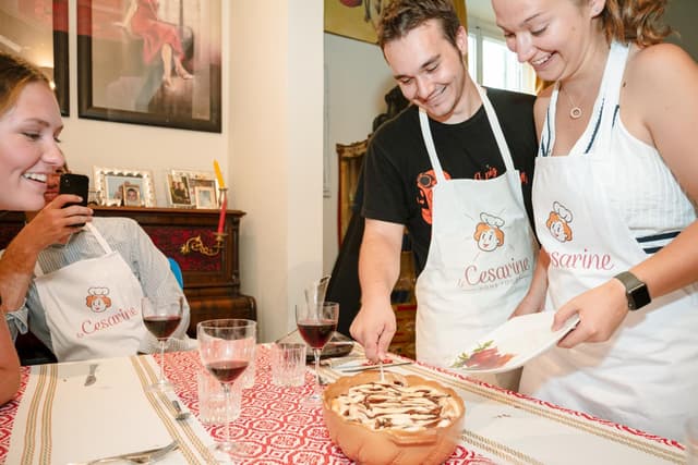 Pisa Tour Comparte tu pasión por la pasta: Clase de pasta y tiramisú para grupos pequeños en casa de un lugareño en Pisa