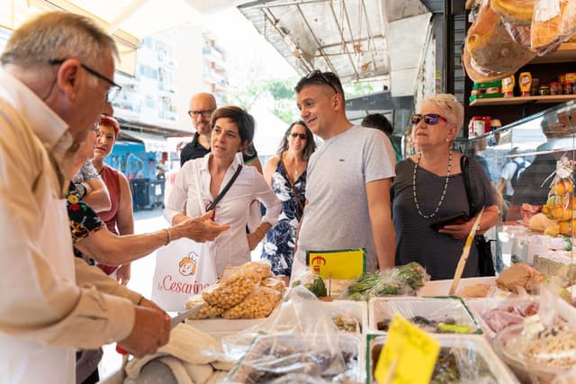 Province of Matera Ticket Visita ao mercado local e aula particular de culinária com almoço na casa de um morador local em Matera