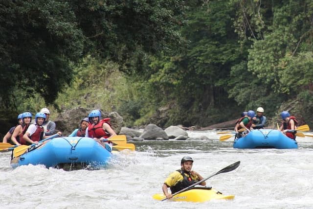 Puerto Viejo de Talamanca Tour Rafting no rio Reventazón saindo de Puerto Viejo de Talamanca (Limón)