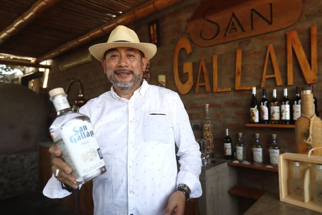 Ica Ticket Tour de Cata de Pisco y Vino - Embarcándose en la Ruta del Pisco