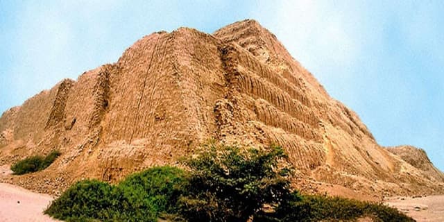 Chiclayo Tour Pirámides enigmáticas de Túcume y la selva tropical de Pómac