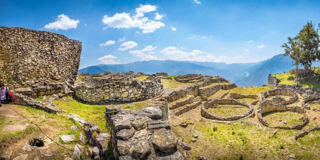 Chachapoyas Tour Sitio arqueológico de Kuelap: un viaje al pasado