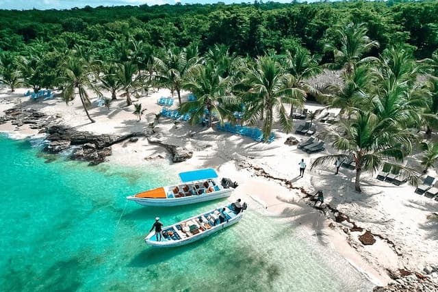 San Rafael del Yuma Tour Ilha Saona: Passeio de Lancha com Snorkel, Almoço e Piscinas Naturais