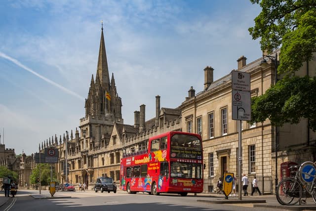 Oxfordshire Tour Autobús turístico de Oxford con paradas libres