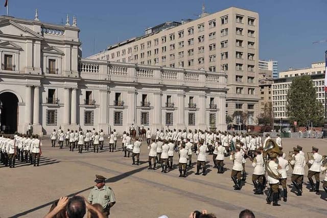 Santiago Ticket Passeio a pé pela Troca da Guarda, La Moneda, Centro e Cerro Santa Lucia