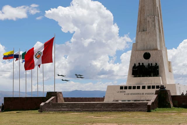 Huamanga Tour Expedición a las ruinas y santuario histórico de Wari