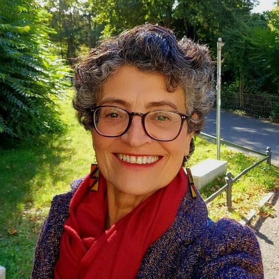 Mari (Official Guide)