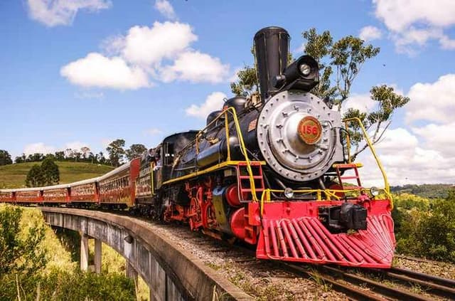 Gramado Tour Tour Trem e Vinho com Ingresso Epopeia Italiana e Ingresso para o Trem Maria Fumaça com almoço incluso