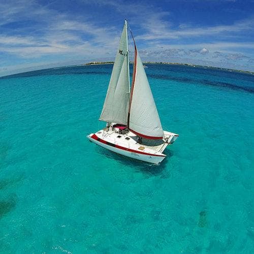 Cancún Ticket Isla Mujeres: Snorkel &amp; Beach Club Catamaran Tour saindo de Cancun