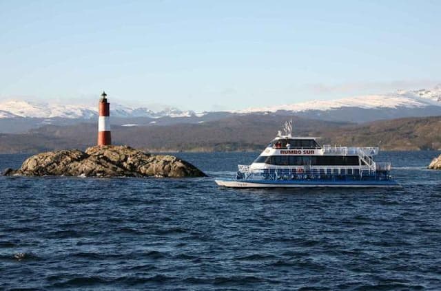 Ushuaia Tour Marítima Pingüinera saindo de Ushuaia