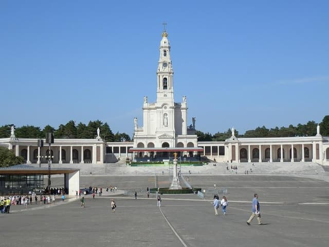 Porto Tour Tour de um dia inteiro em Fátima e Coimbra 