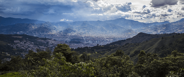 Medellin Tour Passeio pelo Vale do Aburrá