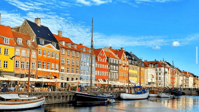 Copenhagen Tour Private Tour in Portuguese with Local Friend in Copenhagen (4 hours)