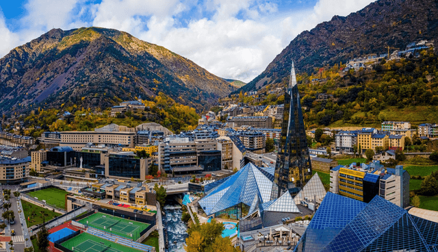 Barcelona Tour Combo: Andorra + Aux Les Thermes