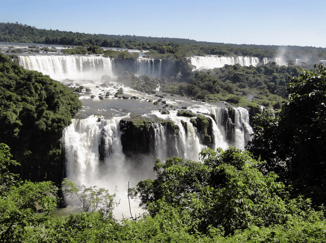 Foz do Iguaçu Tour Combo: Transfer de ida e volta do aeroporto para hotéis em Foz do Iguaçu + Cataratas brasileiras + Marco das 3 fronteiras