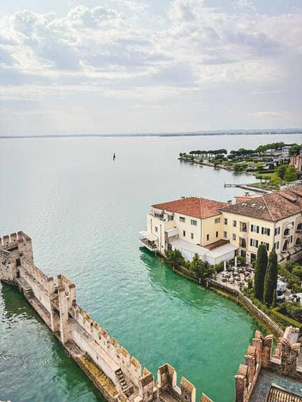 Sirmione Tour Tour por Sirmione com guia em português e fotos profissionais