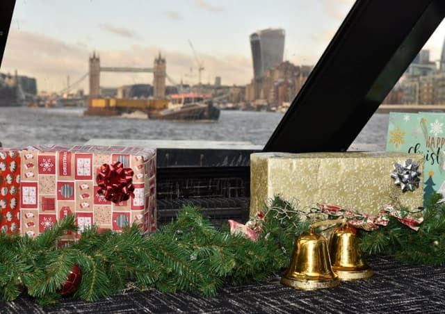 London Tour Cruzeiro turístico no dia de Natal no Rio Tâmisa