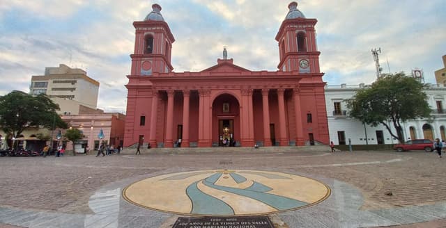 San Fernando del Valle de Catamarca Tour City Tour por San Fernando del Valle de Catamarca: História, Fé e Paisagens Inesquecíveis - Espanhol